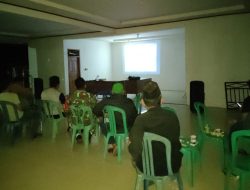 Tumbuhkan Nilai Pancasila, Anggota Koramil 08/Tandun Bersama Warga Nobar Film G30S/PKI        