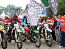 Meriahkan HUT Ke-23 Kab Rokan Hulu Riau, Ratusan Pencinta Motor Trail Ikut Ajang Trabas
