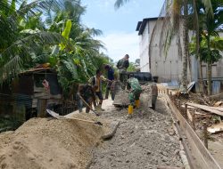 Datang Material Pasir, Dengan Sigap Satgas TMMD Ke-115 Kodim 0313/KPR Posisikan ke Lokasi