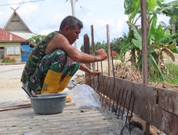 Satgas TMMD Ke – 115 Kodim 0313/KPR Gesa Pemasangan Papan Mal Pembatasan Jembatan