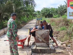 Satgas TMMD Kodim 0313/KPR Bangun Tugu Prasasti TMMD Ke-115