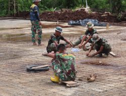 Ketrampilan Angota Satgas TMMD Ke -115 Kodim 0313/KPR Dalam Merangkai Besi Cor