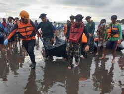 Tim SAR TNI AL Berhasil Temukan Nelayan Tenggelam di Lampon Banyuwangi