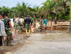 Kerja Keras dan Disiplin Prajurit Satgas TMMD, Sarana Olahraga lapangan bola volly Hampir Rampung Dibangun