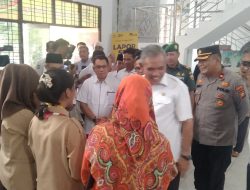 Danramil 16/Tapung Dampingi PJ. Bupati Kampar Penyalurannya BLT Untuk Penyandang Disabilitas