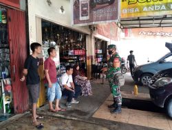 Babinsa Langgam Lakukan Patroli Penerapan Prokes dan Sosialisasi Pencegahan Covid-19