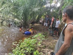 Sertu Dedi Isriadi Babinsa Koramil 16/Tapung Laksanakan Pencarian Korban Hanyut 