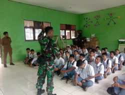 Babinsa Koramil 04/Pkl Kuras Sosialisasi Bahaya Penyalahgunaan Narkoba Kepada Siswa/ Siswi SMAN 1 Ukui