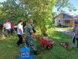 Jumat Bersih, Babinsa Koramil 07/Kampar Laksanakan Gotong – Royong
