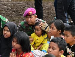 Tim Psikologi TNI AL Berikan Trauma Healing Bagi Korban Bencana Cianjur