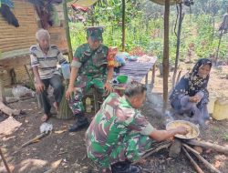 Babinsa Masuk Dapur Sebagai Bentuk Kepedulian Sesama