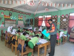 Anggota Koramil 14/Kepenuhan Tetap Sukseskan Kampung Pancasila Berikan Materi Pancasila