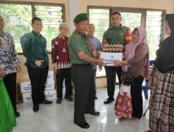 Bentuk Kepedulian, Babinsa Berikan Bantuan Dari Dandim 0313/Kpr Kepada Anak Tergolong Stunting