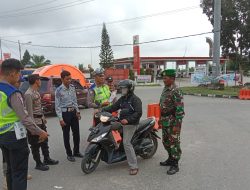Himbau Warga Tetap Peduli Kesehatan, Babinsa Koramil 15/KK Kembali Tegakkan Prokes