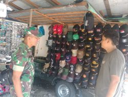 Bangun Komunikasi di Desa Binaan, Babinsa Sambangi Pedagang Asesoris