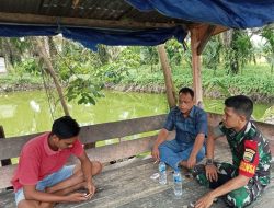 Laksanakan Patroli, Babinsa Koramil 10 Kunto Darussalam Kodim 0313/KPR Tinjau Lahan dan Hutan