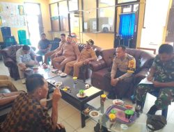 Meningkatkan Sinergitas, Babinsa Koramil 16/Tapung Bersama Bhabinkamtibmas dan Pemerintah Desa Rapat Koordinasi
