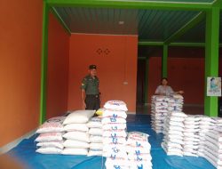 Babinsa Sertu Mhd Hatta Sambangi Toko Beras Pantau Ketersediaan Logistik