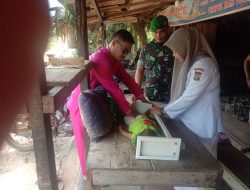 Dukung Percepatan Penurunan Stunting, Babinsa Koramil 16/Tapung Dampingi Bidan Desa