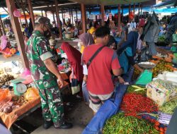 Akhir Bulan Januari 2023, Babinsa Cek Harga dan Ketersediaan Sembako di Pasar Tradisional
