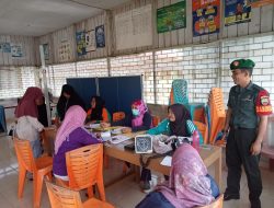 Peduli Kesehatan Lansia, Babinsa Koramil 01/Bkn Dampingi Pelayanan Kesehatan Gratis