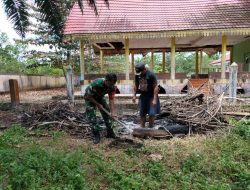 Upaya Jaga Kelestarian Lingkungan, Babinsa Koramil 16/Tapung Ajak Warga Tanam Pohon