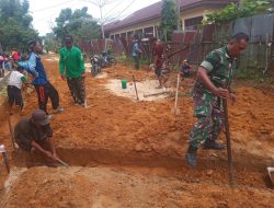 Sering Meluap Saat Musim Hujan, Babinsa Goro Bersama Warga Binaan Gali Parit