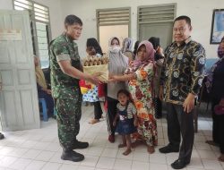 Untuk Memacu Pertumbuhan Anak Stunting , Babinsa Koramil 16/Tapung Serahkan Bantuan Sembako Dandim 0313/Kpr