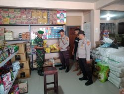Babinsa Kelurahan Ukui Melaksanakan Pemantauan Harga Sembako di Pasar Tradisional Jelang Bulan Ramadhan