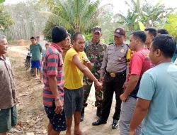 Wujud Kepedulian, Babinsa Koramil 03/Bunut Dampingi Petugas Kesehatan Evakuasi ODGJ