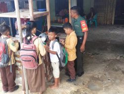 Lakukan Komsos Dengan Pedagang Kantin, Babinsa Adi Akmal Minta Jajanan yang Dijual Harus Higiens