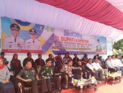 Danramil 16/Tapung Dampingi Sekda Kampar Bagikan Bantuan Kepada Keluarga Stunting