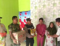 Babinsa Koramil 16/Tapung Dampingi Kades Serahkan Bantuan Untuk Warga Kebakaran Rumah