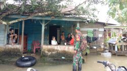 Babinsa Koramil 08/Tandun Terus Monitoring Banjir Pasca Hujan