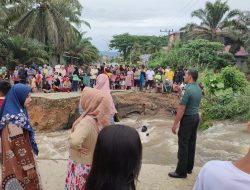 Jalan Penghubung Antar Desa di Kabupaten Rokan Hulu Riau Amblas