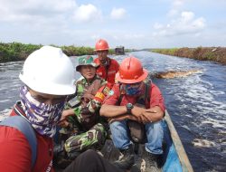 Gunakan Jalur Sungai dan Kanal ,Babinsa Koramil 15/KK Tetap Laksanakan Patroli Karhutla