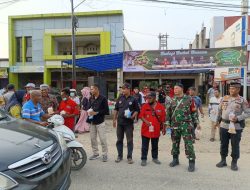 Babinsa Koramil 16/Tapung Barsama Anggota Polsek Tapung Hulu dan Ormas Serta Pemuda Bagikan Tajil