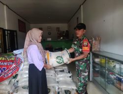 Awasi Penyaluran Raskin, Babinsa Koramil 1007- 01/Bjm Timur Turun Tangan