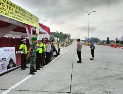 Personel Koramil 01/Bkn Laksanakan Pengamanan Di Pos Pengamanan Mudik Lebaran Gerbang Tol Bangkinang