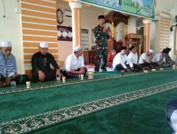 Tingkatkan Silaturahmi Disaat Lebaran , Babinsa Koramil 13/Rokan Laksanakan Halal Bihalal di Masjid