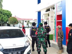 Babinsa Koramil 03/Bunut Bersama Instansi Lainnya Pastikan Suasana Idulfitri yang Nyaman dan Aman