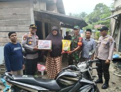 Danposramil 16/Tapung Bersama Kapolsek Tapung Hulu Serahkan Bantuan Sembako