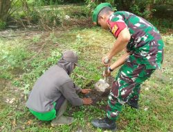 Meningkatkan Kwalitas Udara, Babinsa Koramil 16/Tapung Bersama Warga Tanam Pohon
