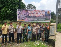 Peltu Mardianto Batituud Koramil 13/Rokan Bersama Kapolsek Rokan Pasang Spanduk Stop Membakar Hutan dan Lahan