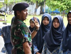 Lihat Bagaimana Pelajar Mengenal TNI AL di Banyuwangi