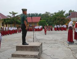 Bentuk Disiplin Generasi Muda Babinsa Menjadi Irup di UPT SDN 016 Suka Mulya