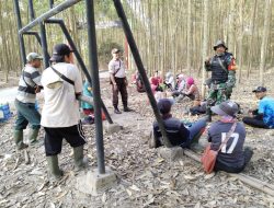 Bersama Tim Mitigasi, Babinsa Koramil 16/Tapung Patroli dan Sosialisasi Karhutla