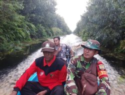 Babinsa Serka Humaidi Secara Terus Menerus Laksanakan Patroli Bersama security dan Rpk PT. MHJ Cegah karhutla