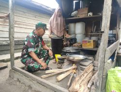 Ringankan Beban Hidup Warga, Babinsa Koramil 16/Tapung Laksanakan Program Babinsa Masuk Dapur
