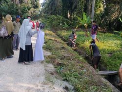 Jum’at Bersih,Babinsa Koramil 01/Bkn Bersamaan Warga Laksanakan Goro Bersama